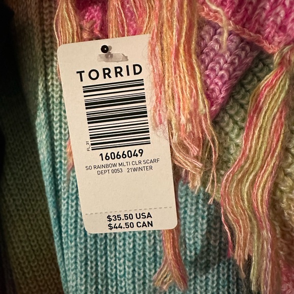 Rainbow duster and scarf - Picture 3 of 4